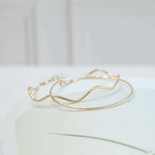 Wavy plane bangle