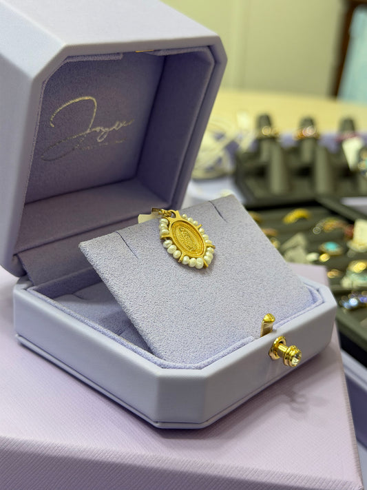 Medalla Guadalupe con perlas