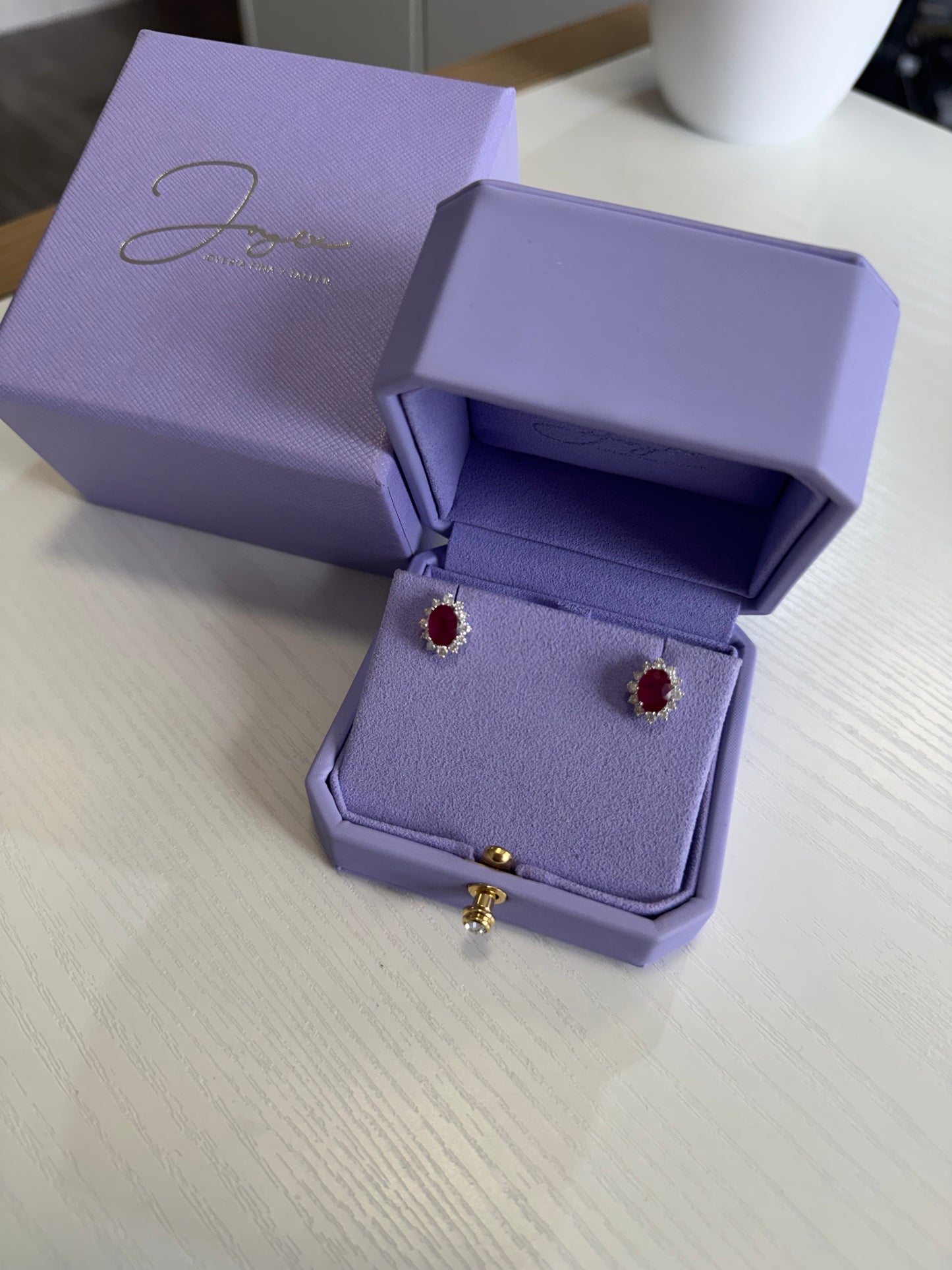 Aretes rubí oval tipo Lady Di