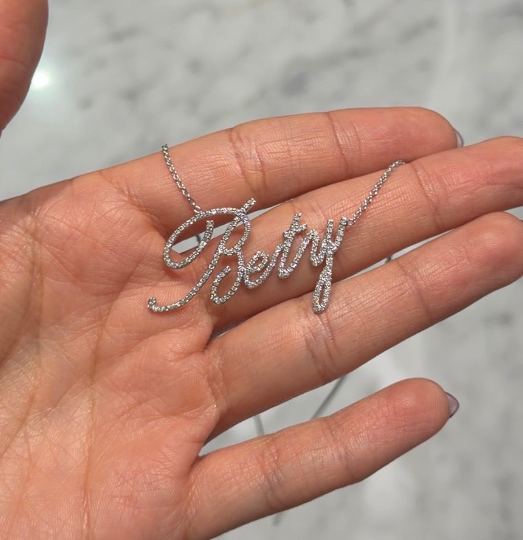 Name diamond necklace oro blanco