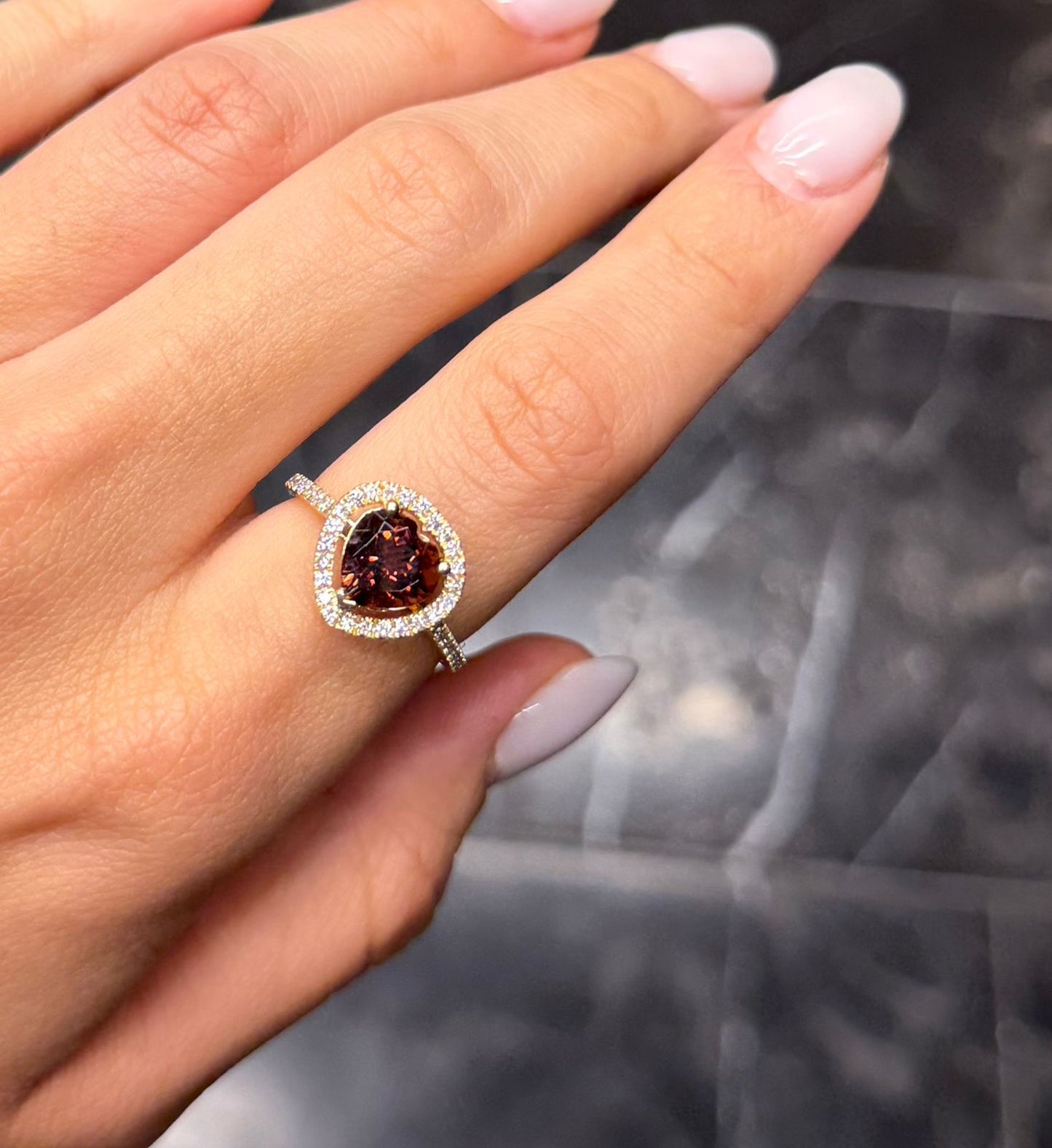 Anillo corazón turmalina rosa fuerte