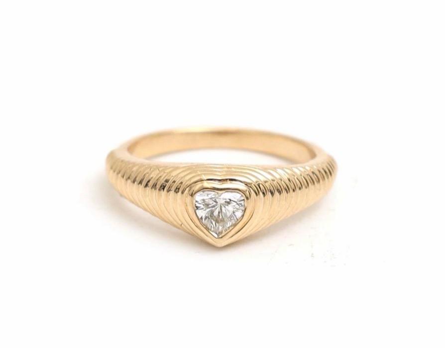 Anillo lineas diamante corazón