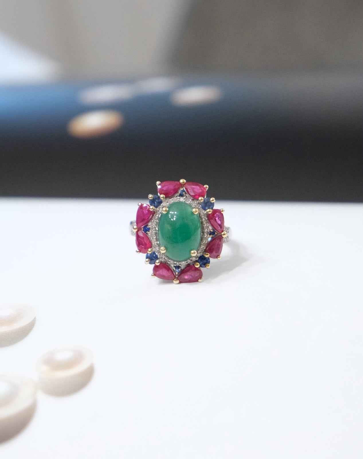 Anillo de plata con Esmeralda natural cabuchona