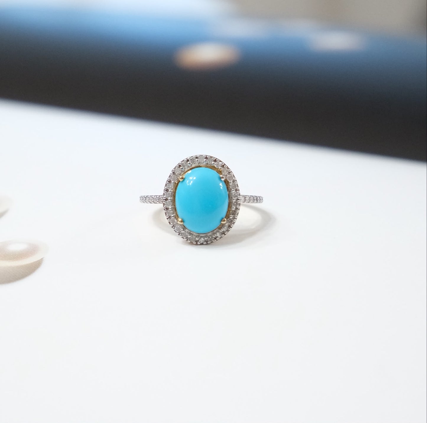 Anillo de plata chapeada con una turquesa oval