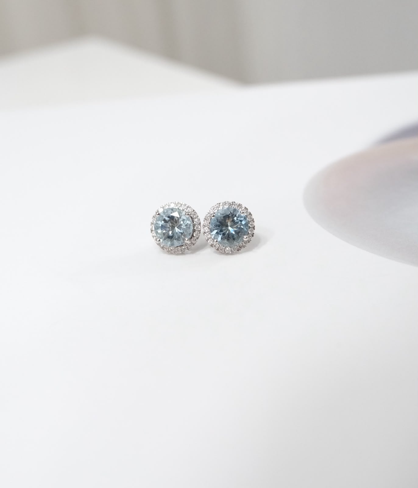 Aretes circón azul natural
