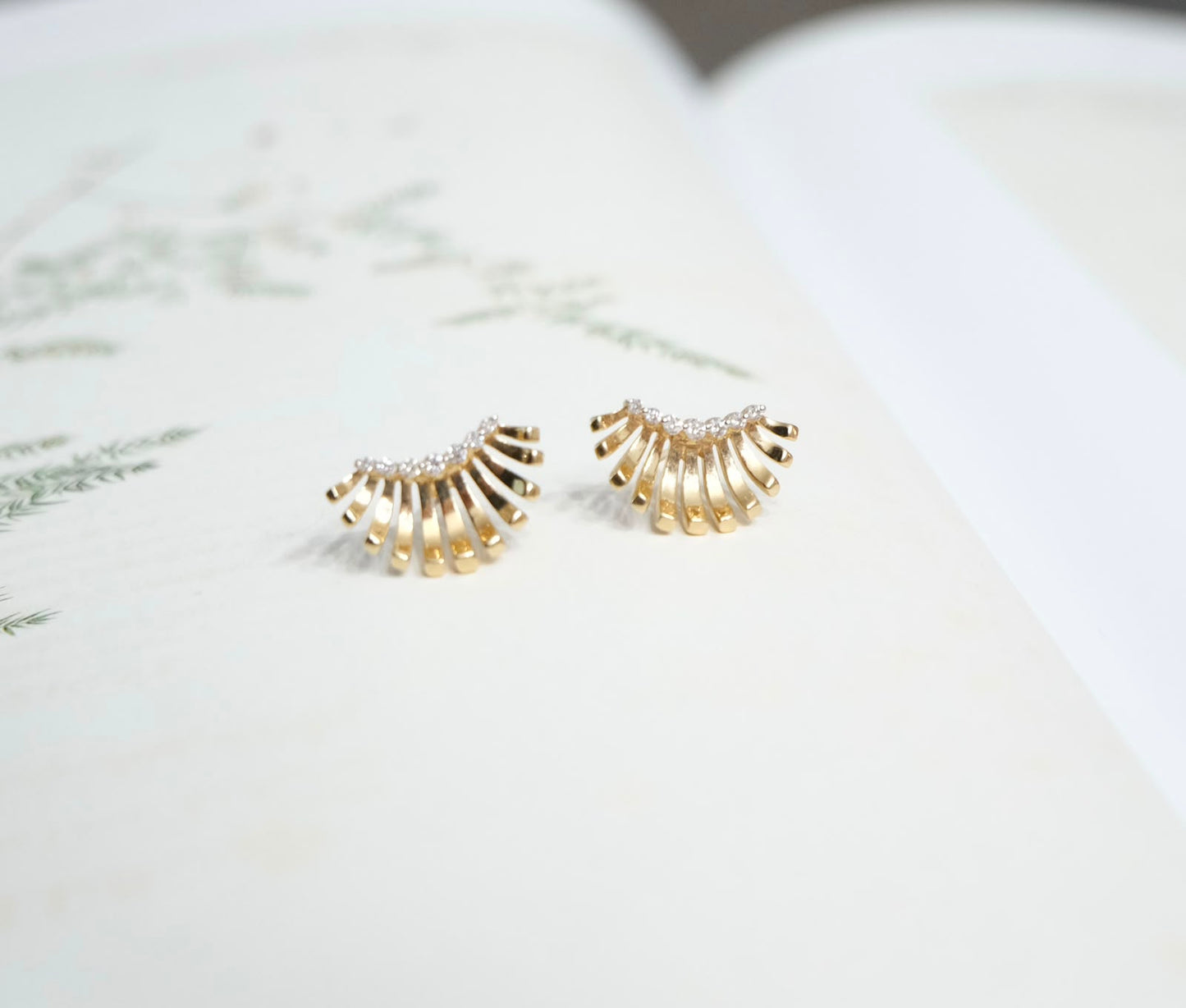 Aretes abanico oro con diamantes