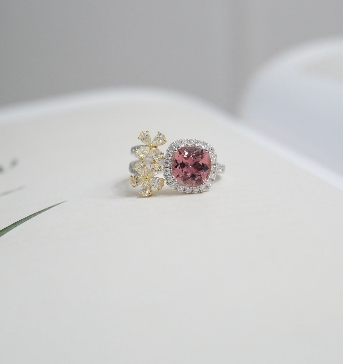 Anillo turmalina cushion