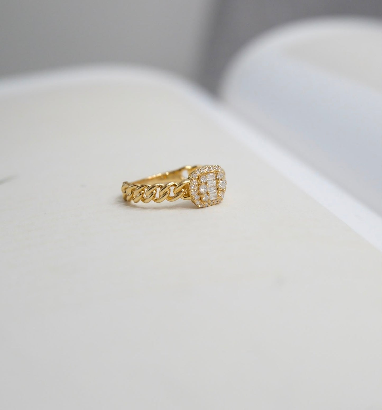 Anillo cadena de baguettes