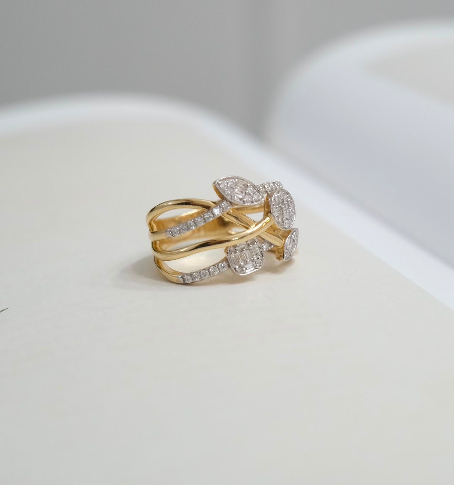 Anillo cruzado 4 formas diamantes