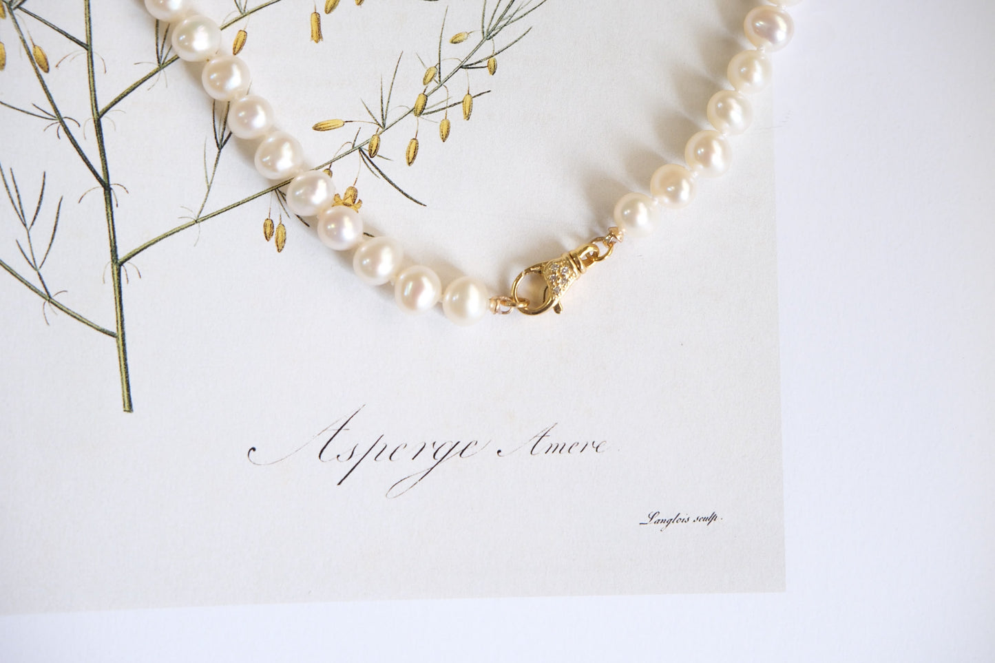 Collar de perlas cultivadas y broche de oro 14k con diamantes naturales