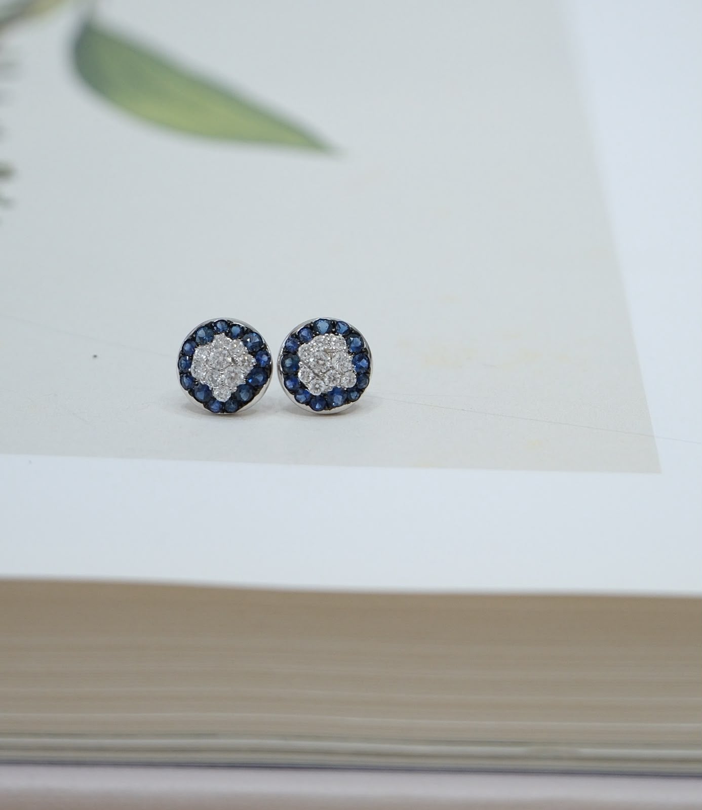 Arete pavé combinado zafiros y diamantes
