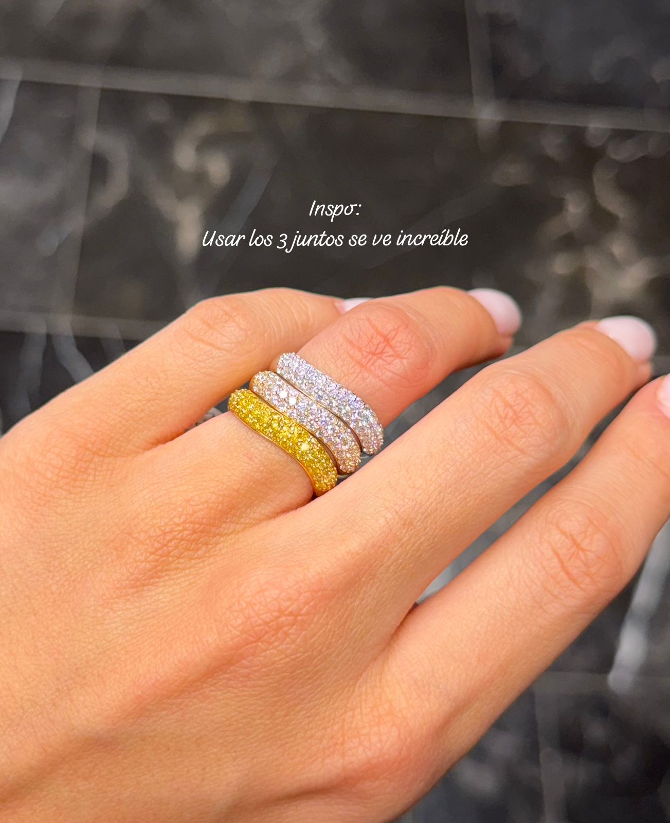 Anillo wavy diamantes amarillos half pave