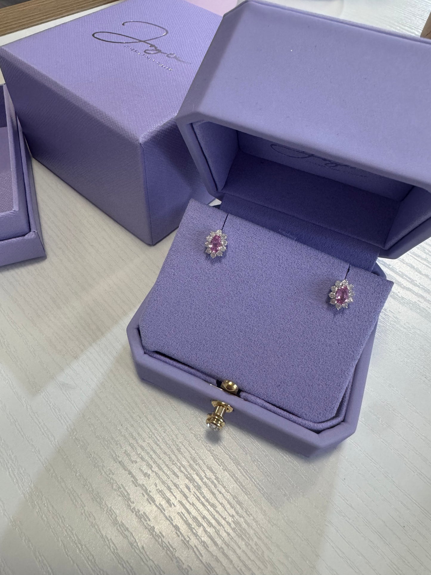 Aretes zafiro rosa oval tipo Lady Di minis