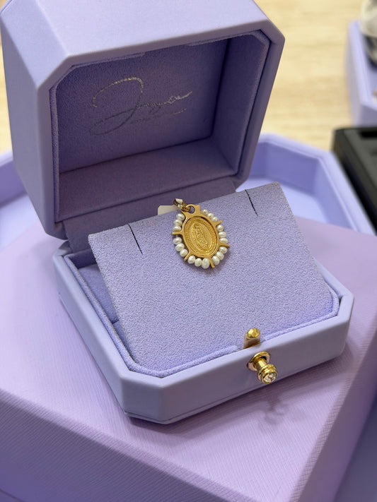 Medalla Guadalupe con perlas