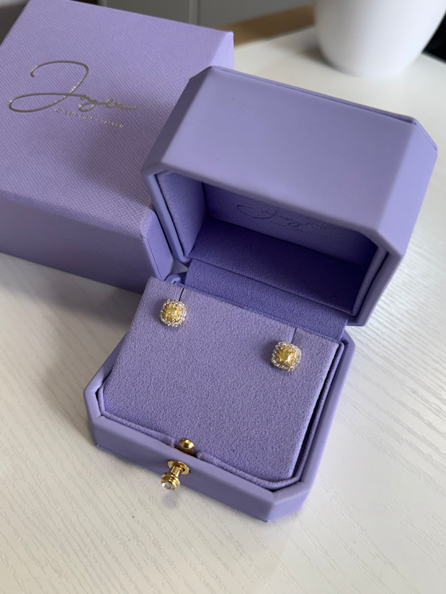 Aretes cushion diamantes amarilos