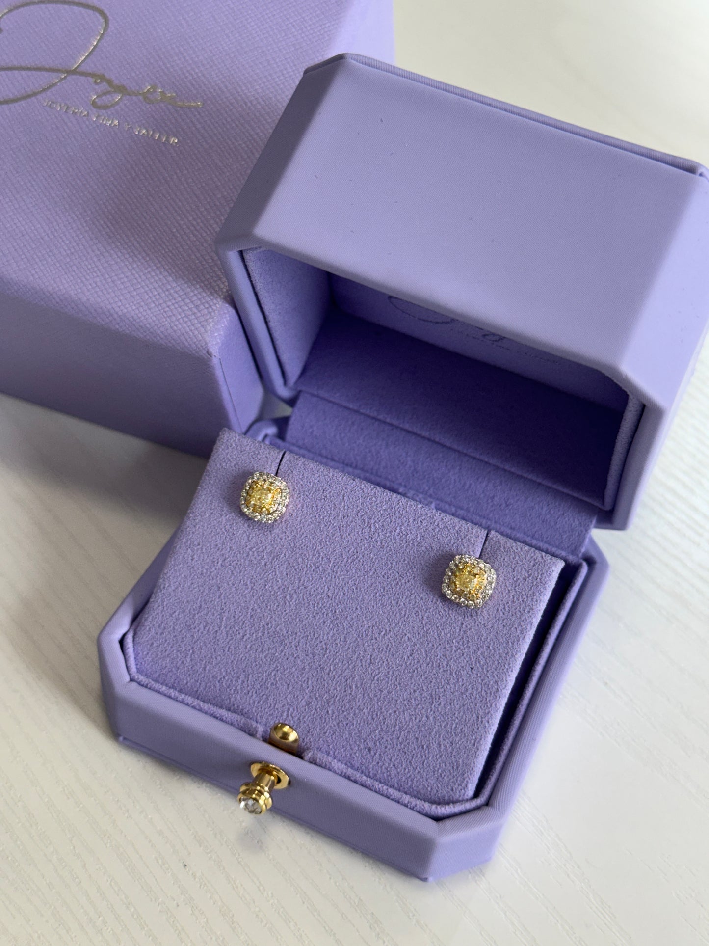 Aretes cushion diamantes amarilos
