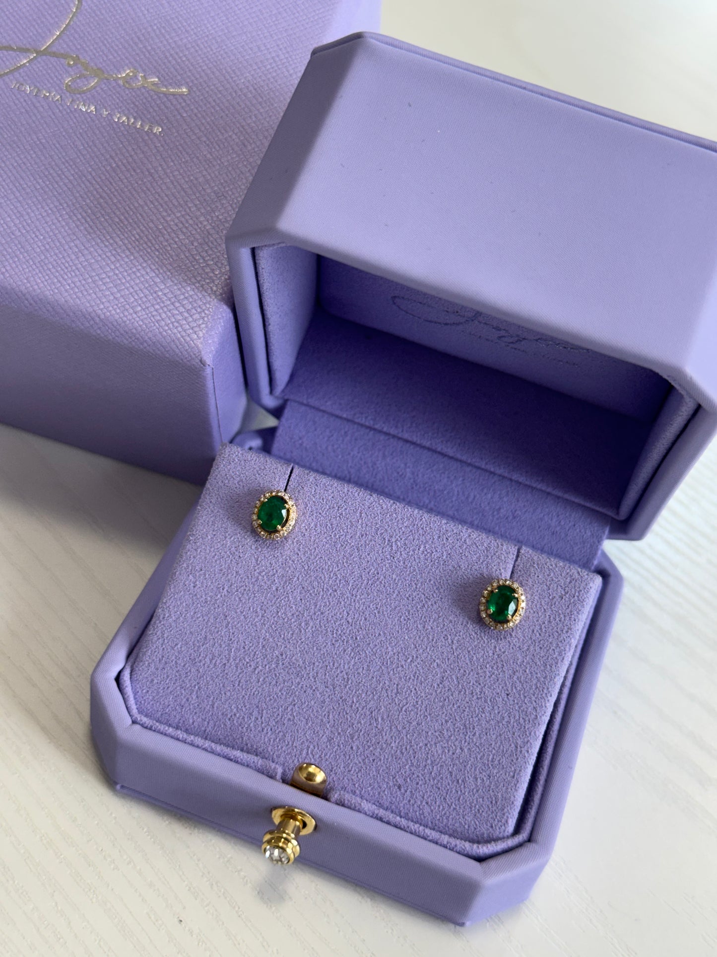 Aretes esmeralda oval mini
