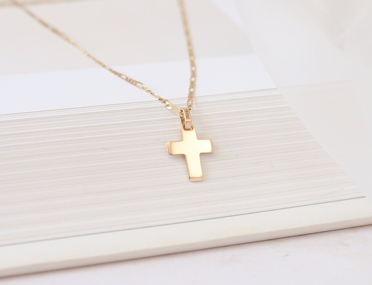 Cruz y cadena