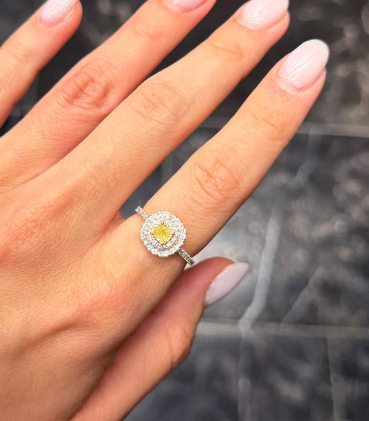 Anillo diamante amarillo cushion doble halo