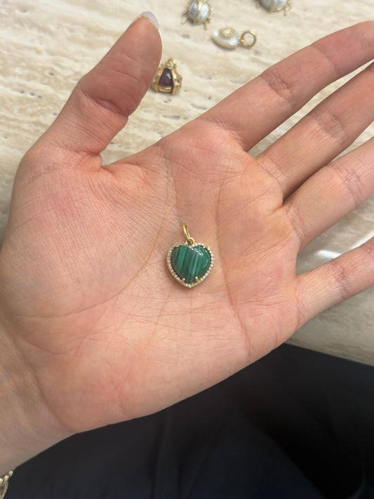 Charm corazón malaquita