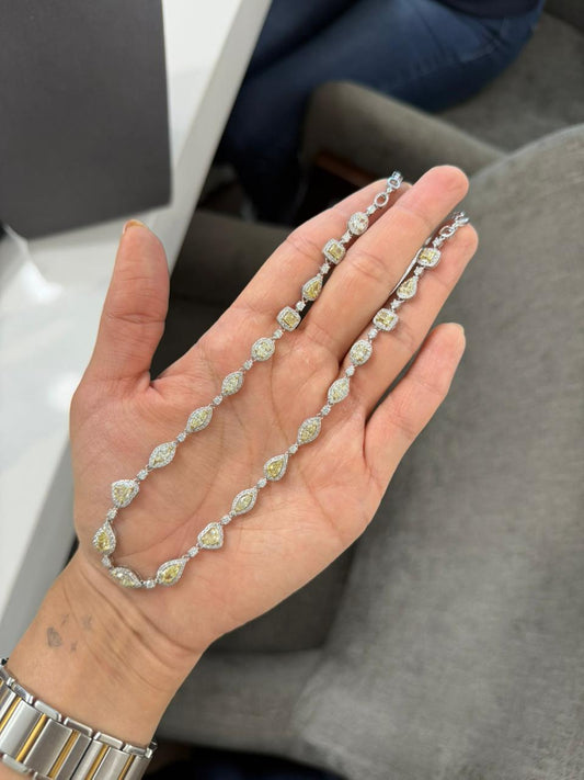 Gargantilla con diamantes fancy yellow