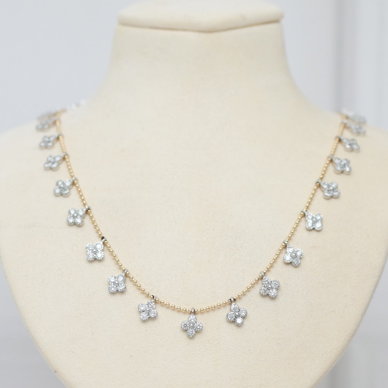 Gargantilla flores colgantes con diamantes naturales
