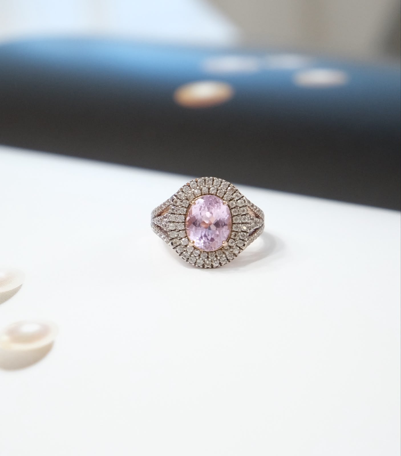 Anillo de plata con kunzita natural