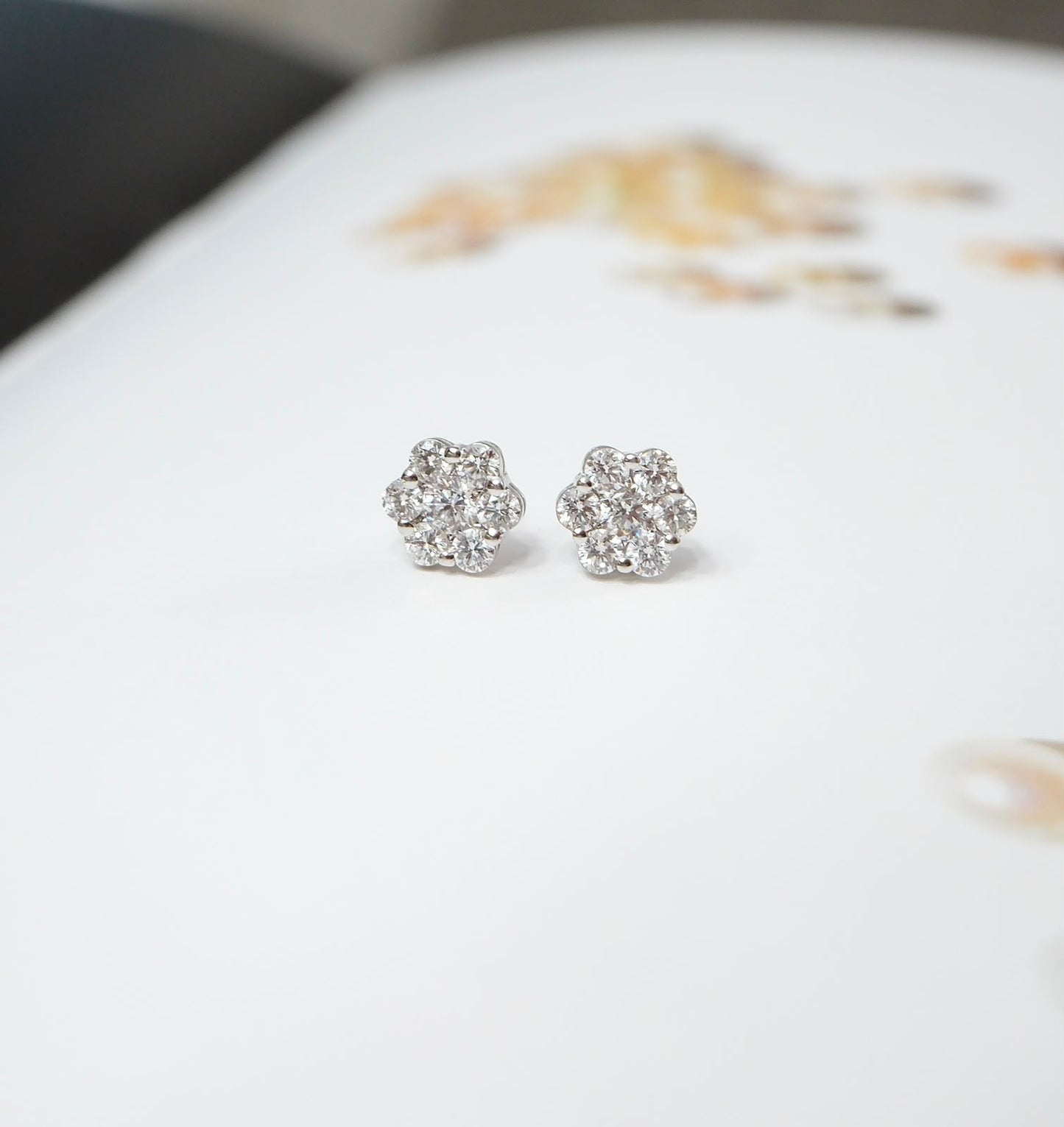 Aretes clásicos flor ilusión