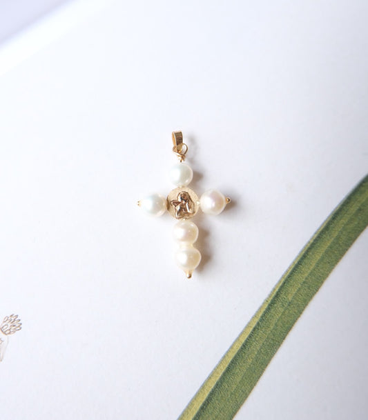 Cruz de perlas cultivadas con medalla de angelito