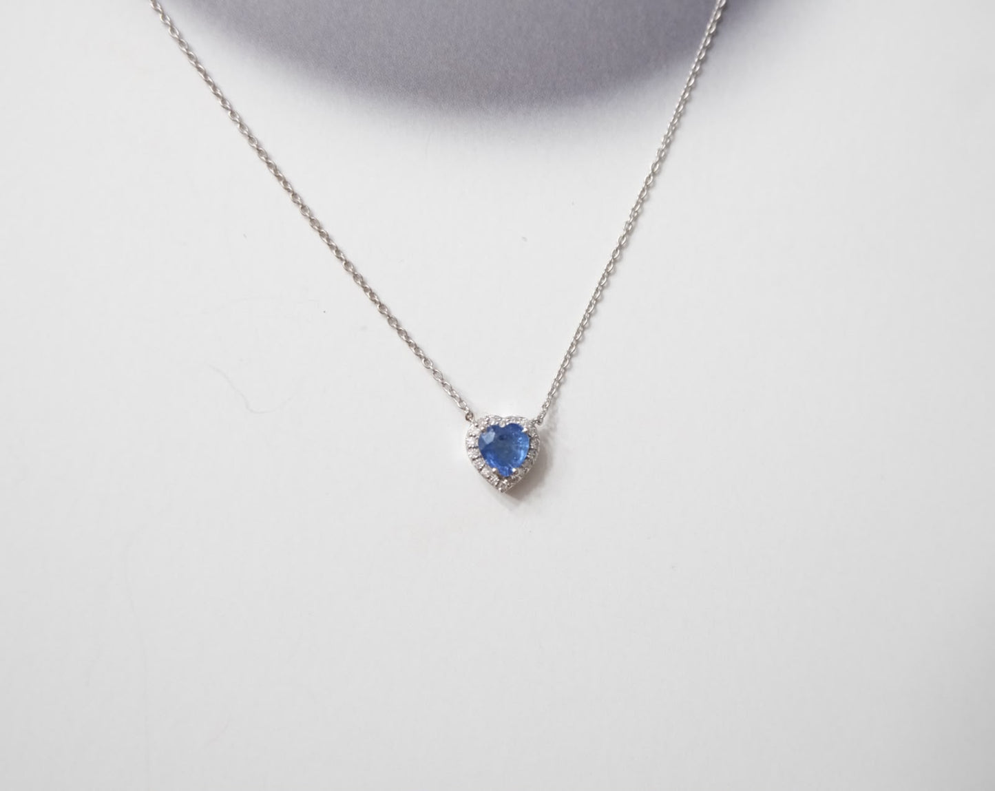Collar corazón de zafiro