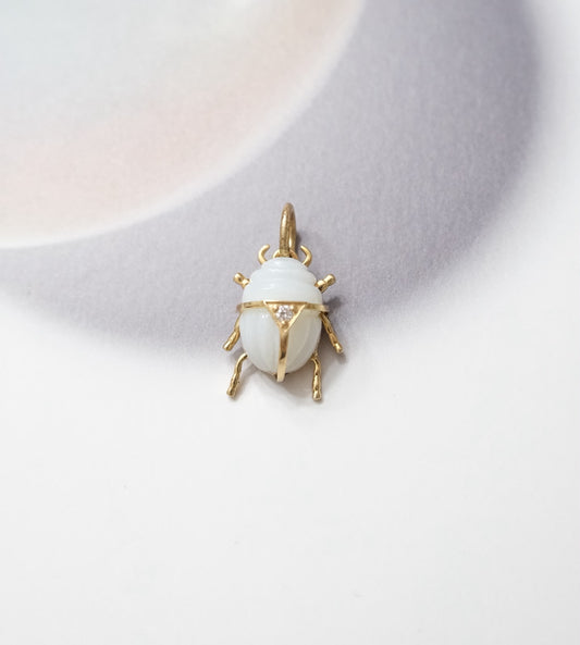 Charm escarabajo chico agatha