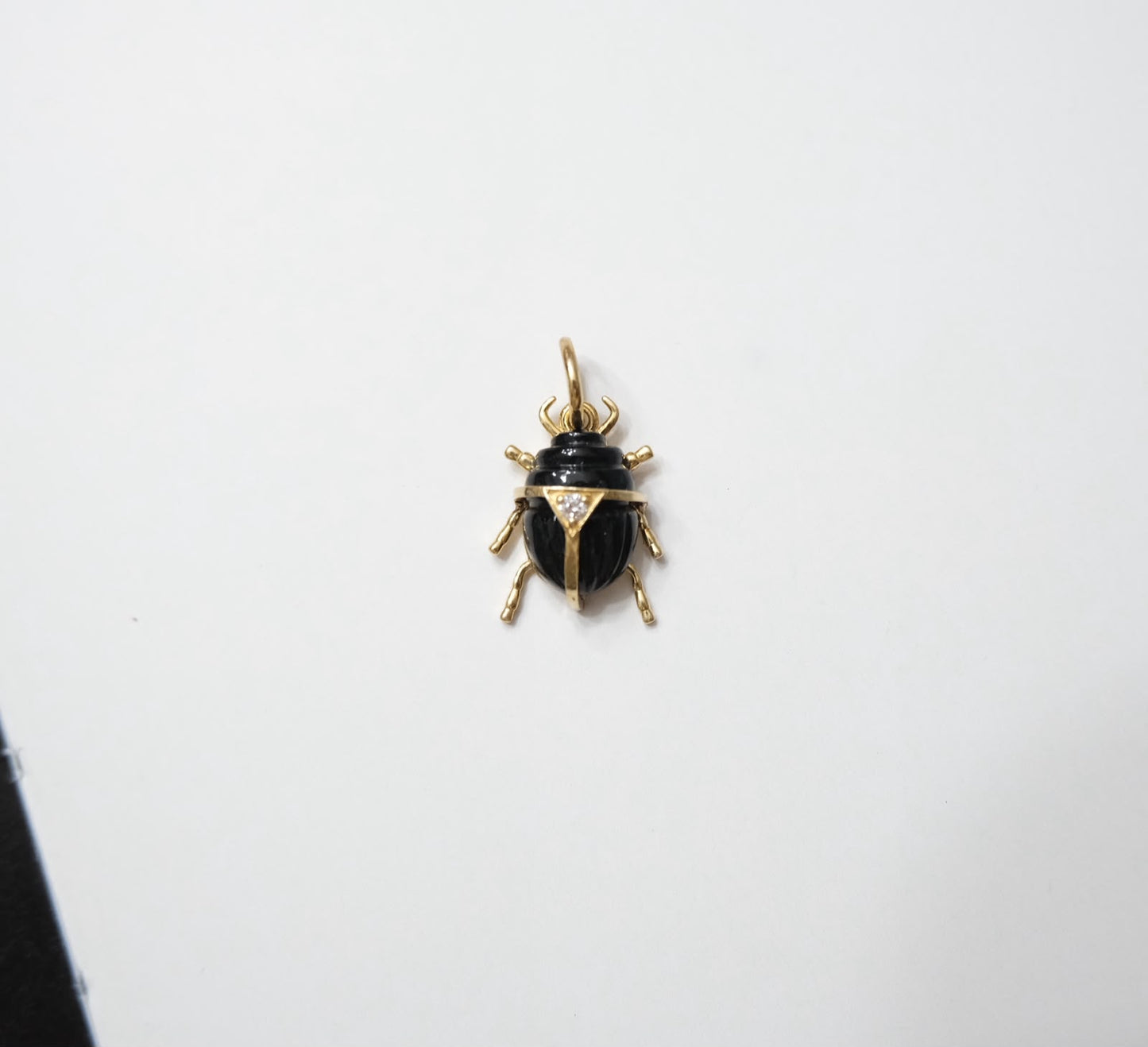 Charm de escarabajo onix