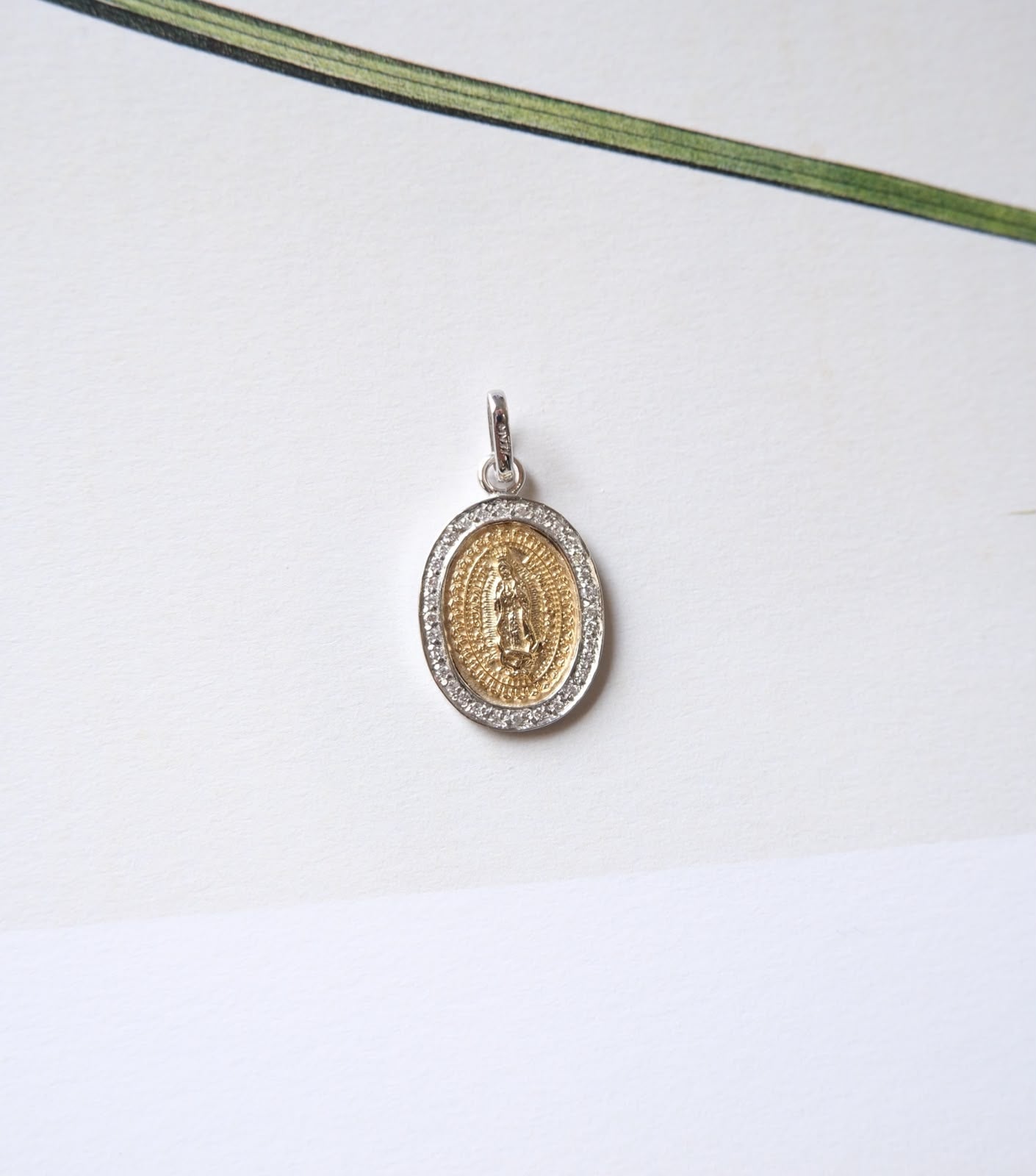 Medalla oval diamantes