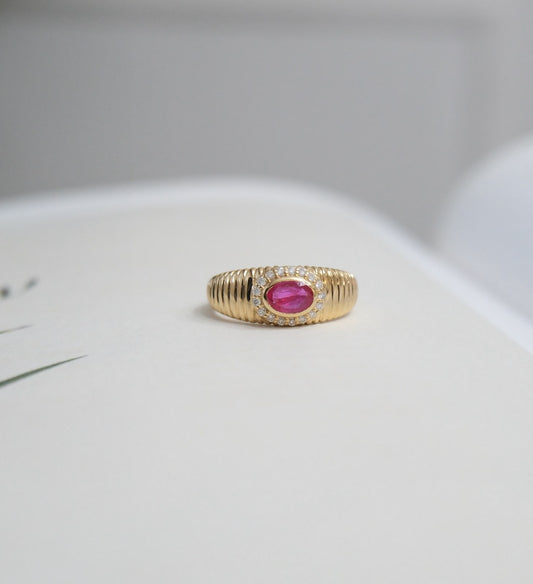 Anillo mariana rubí con diamantes