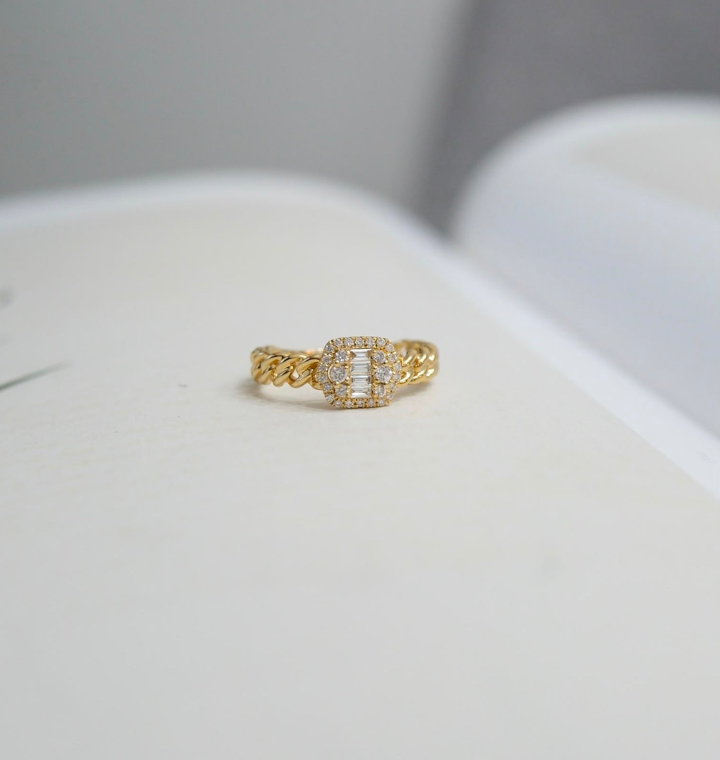 Anillo cadena de baguettes
