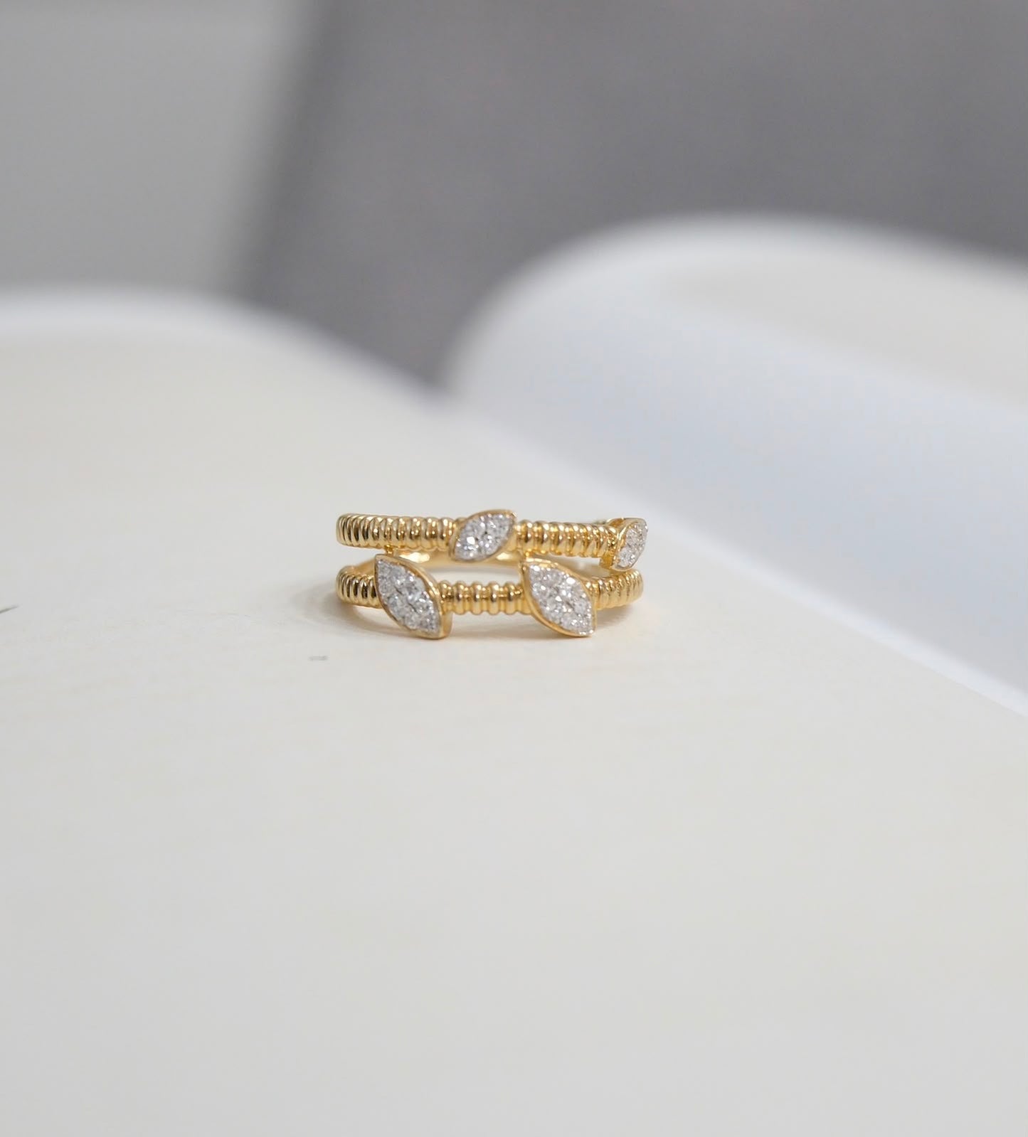 Anillo doble hojitas con diamantes