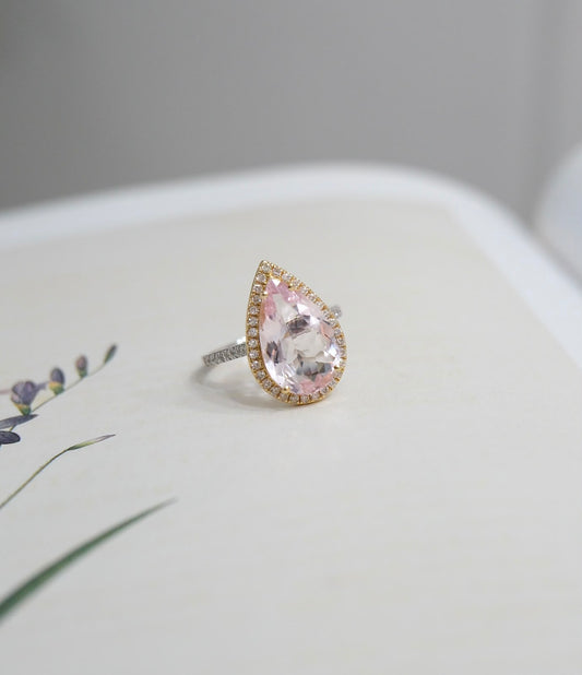 Anillo de kunzita dos tonos
