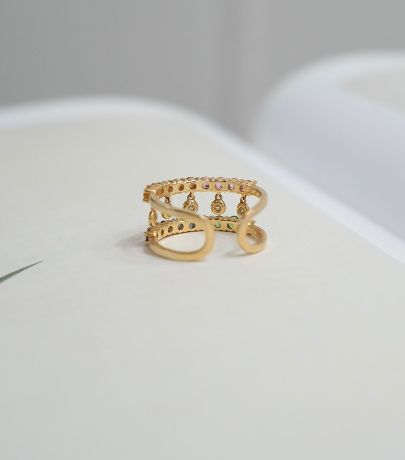 Anillo zafiros de colores y diamantes