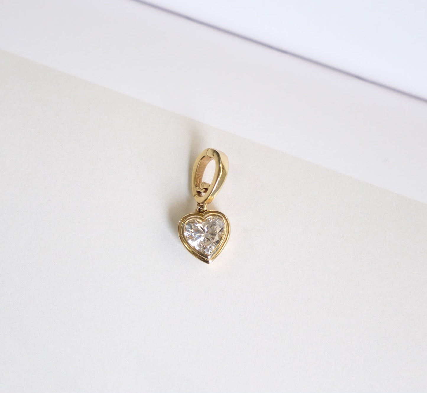 Dije de corazón de diamante de laborario con clip