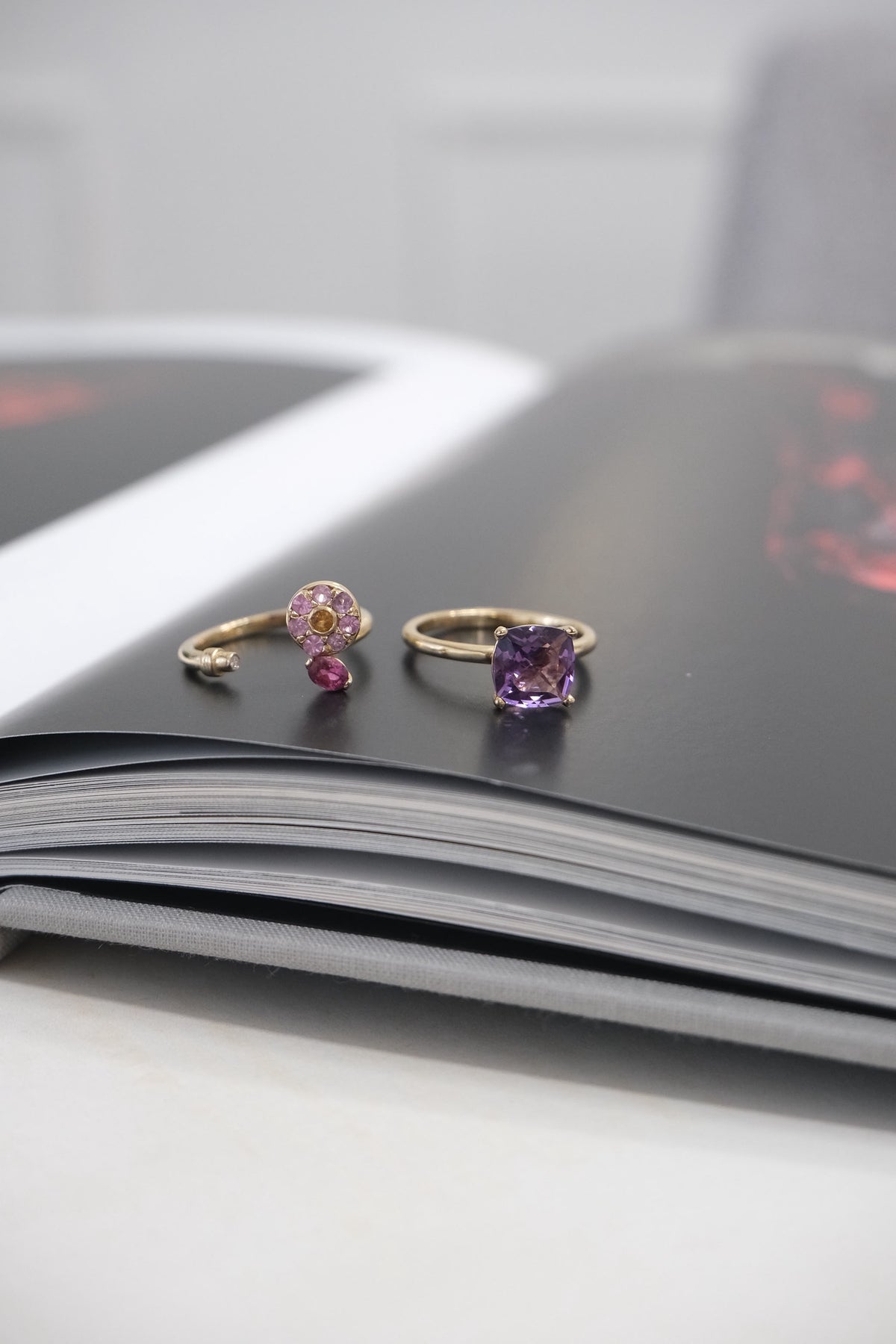 Duo ring amatista, zafiros y rubis