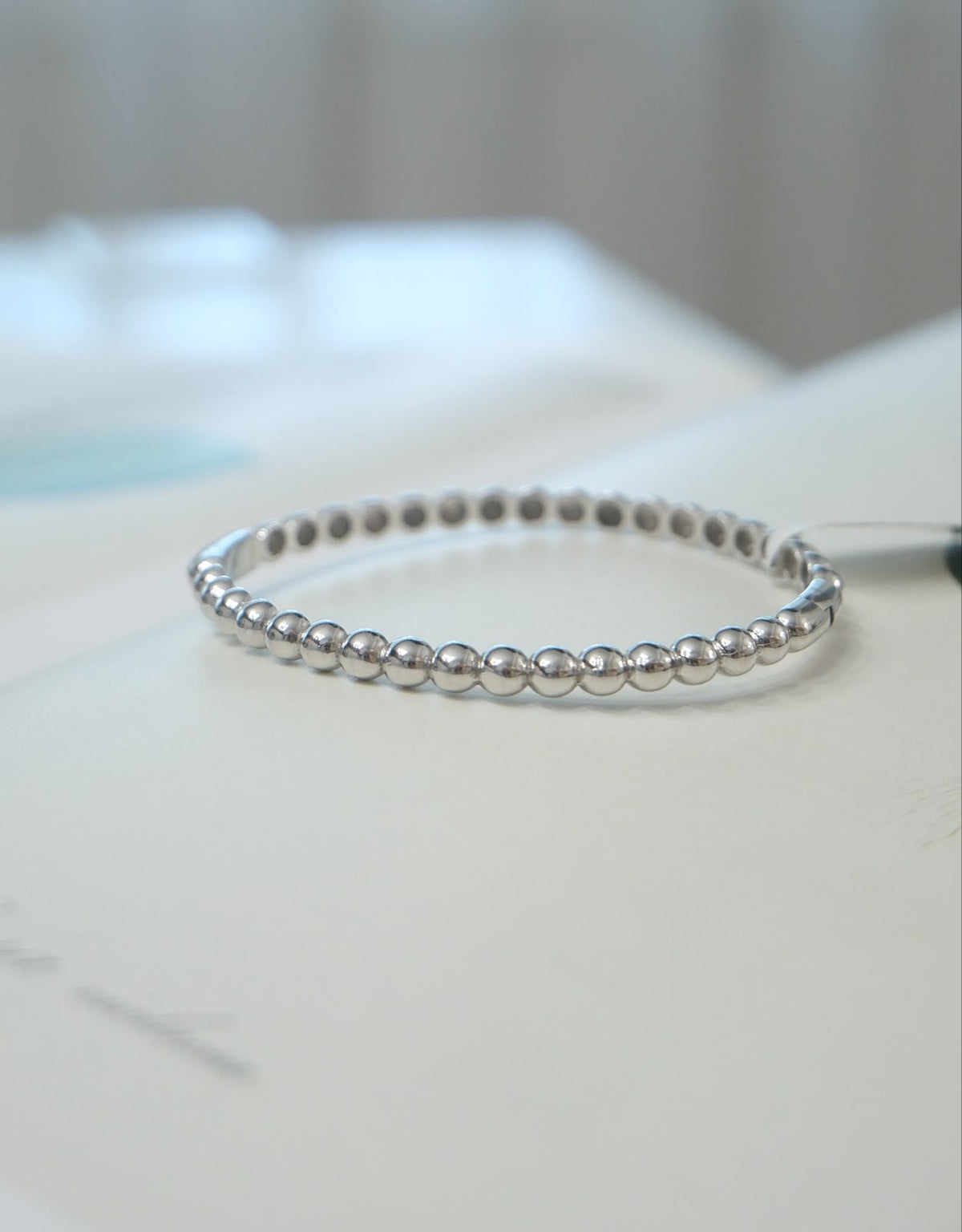 Pulsera bolitas oro blanco