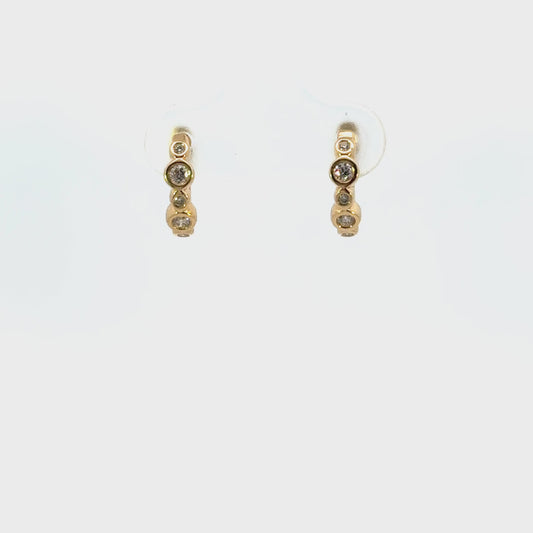 Aretes huggies mini diamantes biselados